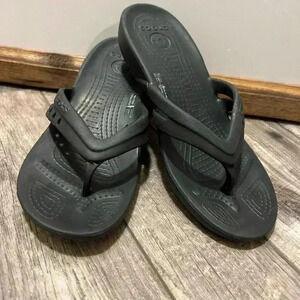CROCS flip flops girls youth size 2 black waterproof comfort